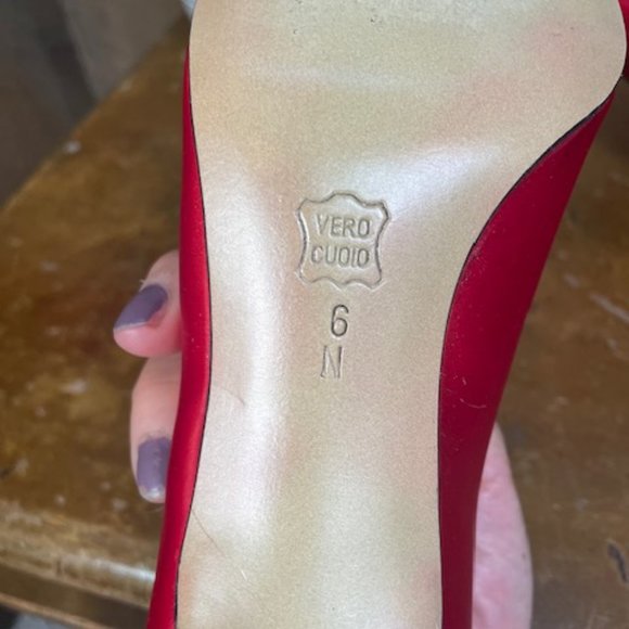 Vigotti Red Satin Pump -- Size 6 Narrow - Picture 9 of 11